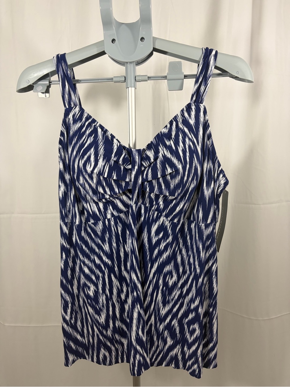 NWT Trimshaper Women’s Size 16 Blue & White Printed Swim Top